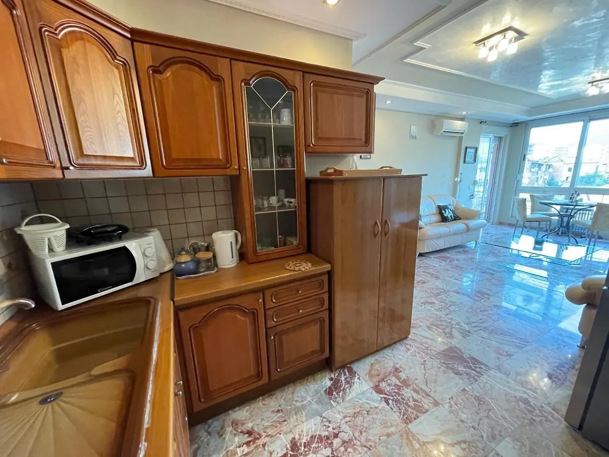 Pine-Tree Spacious 2 Bdr Apartment Near Tanners' Bridge With Hot Tub Tirana