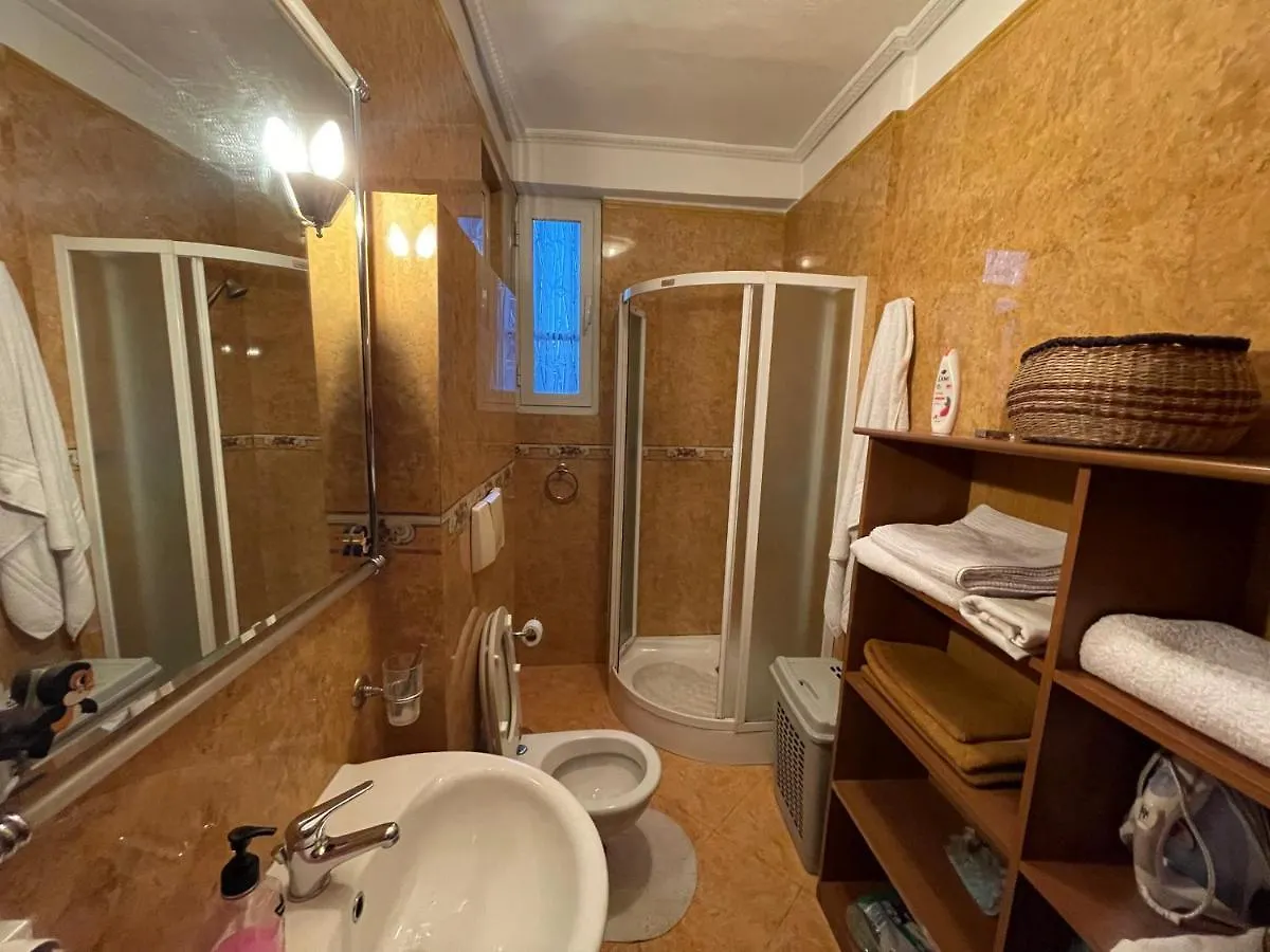 Pine-Tree Spacious 2 Bdr Apartment Near Tanners' Bridge With Hot Tub Tirana