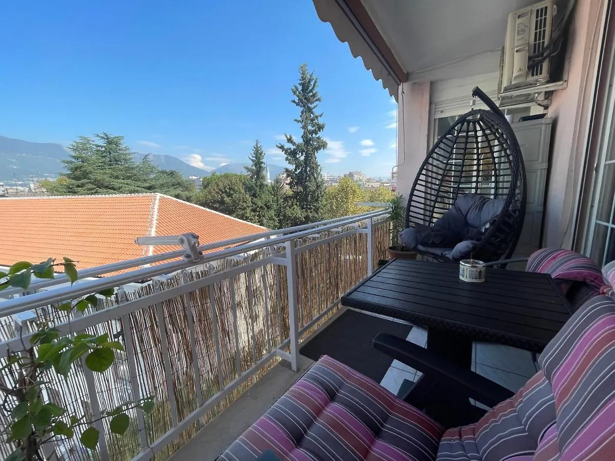 Pine-Tree Spacious 2 Bdr Apartment Near Tanners' Bridge With Hot Tub Tirana