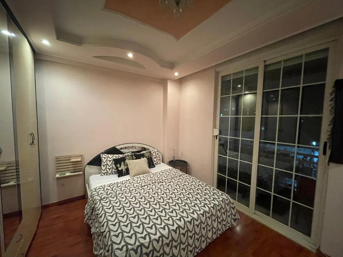 Pine-Tree Spacious 2 Bdr Apartment Near Tanners' Bridge With Hot Tub Tirana
