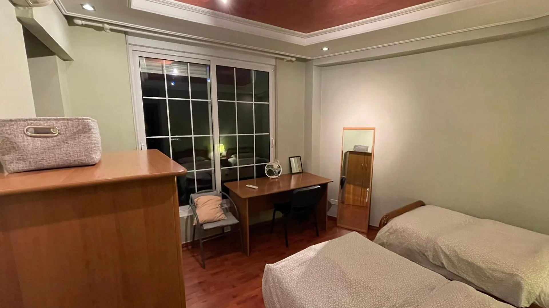 Pine-Tree Spacious 2 Bdr Apartment Near Tanners' Bridge With Hot Tub Tirana
